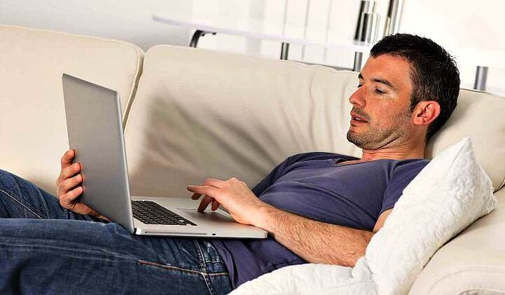 Un homme apprend à augmenter un membre