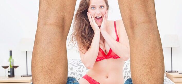 une femme est surprise par l'augmentation de la taille du pénis d'un homme photo 2
